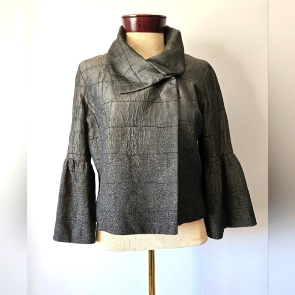 Jaqueline Conoir- Gray Textured Crop Jacket With Bwll Sleeves. Size 2 - Picture 1 of 13